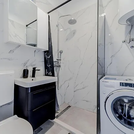 1 Bedroom Beautiful In דירה *