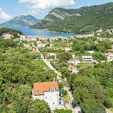 1 Bedroom Beautiful In Lägenhet *